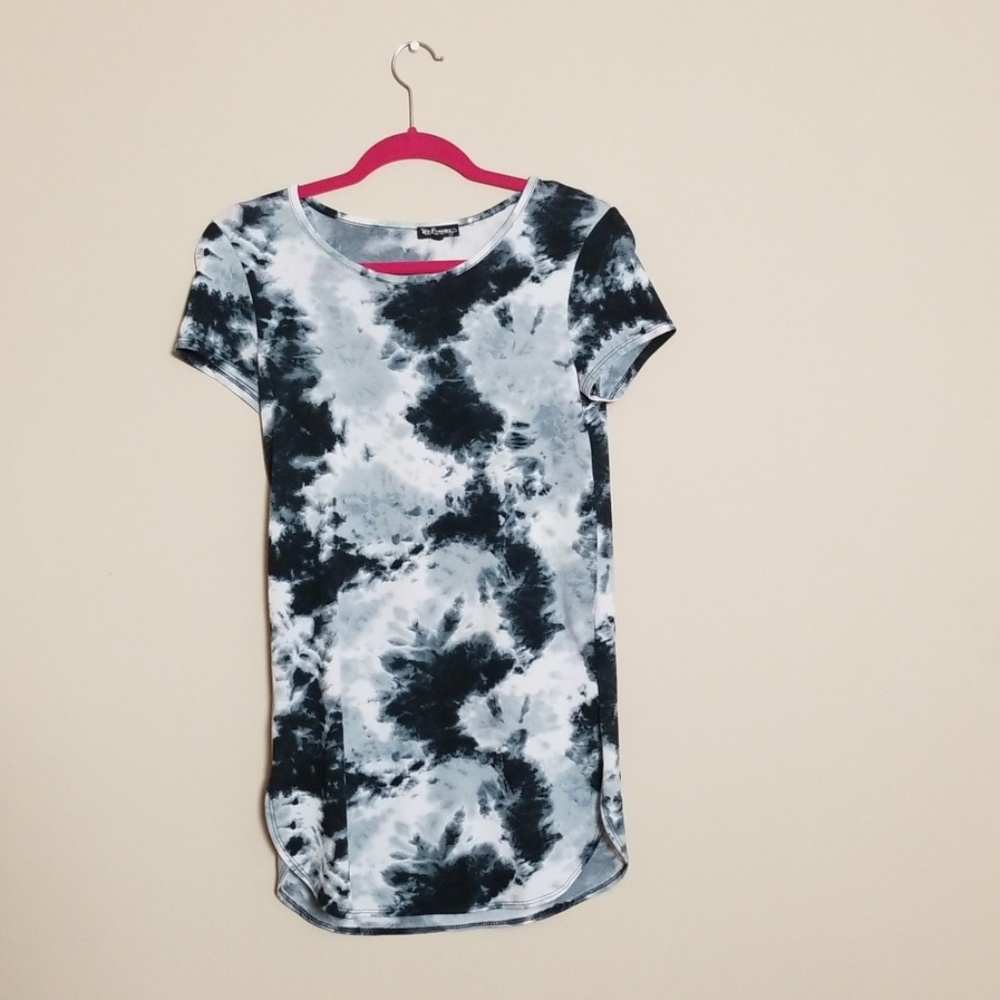 TOP FASHIONS OF NY, stretchy black and white shirt